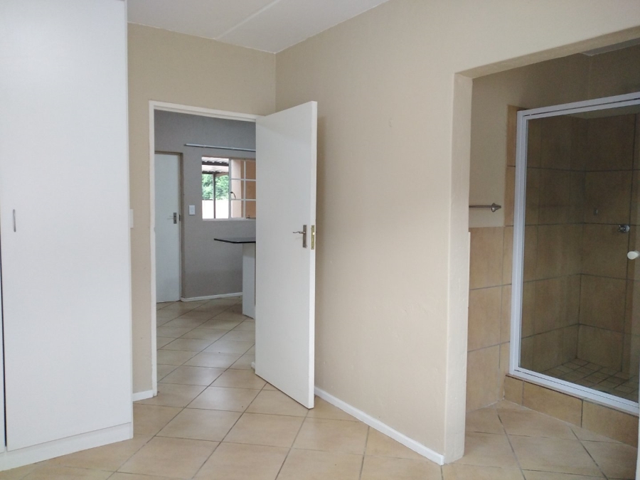 To Let  Bedroom Property for Rent in Van Der Hoff Park North West